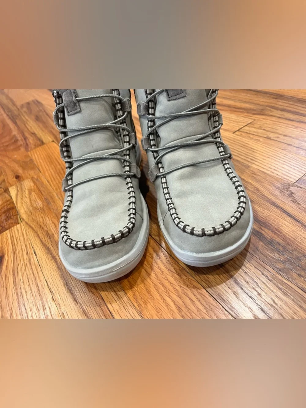Hey Dude Women's Eloise Recycled Leather Oak Boots size 9.Tiny‎ Stain